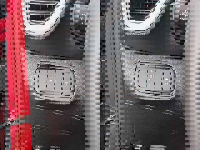 Used 2025 Hyundai Venue Limited image 16