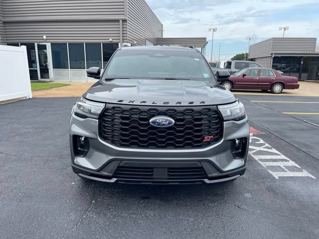 Certified 2025 Ford Explorer ST RWD image 12