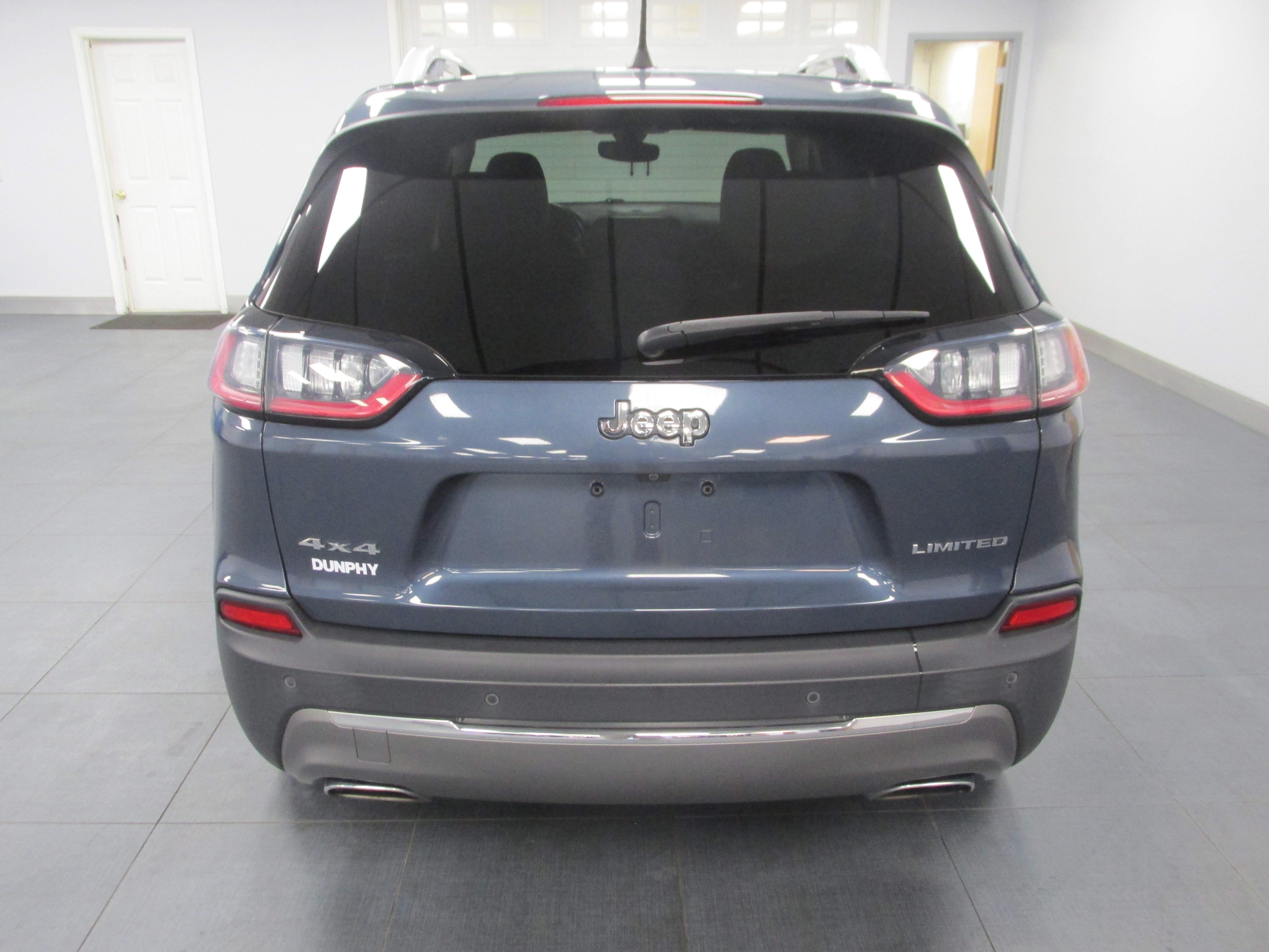 Used 2019 Jeep Cherokee Limited AWD/4WD image 6