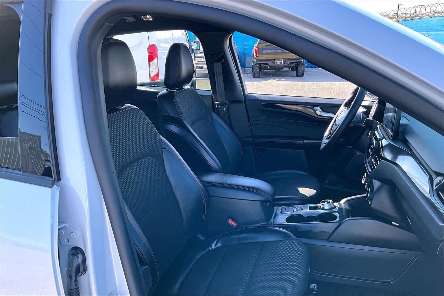 Certified 2025 Ford Escape ST-Line FWD image 11