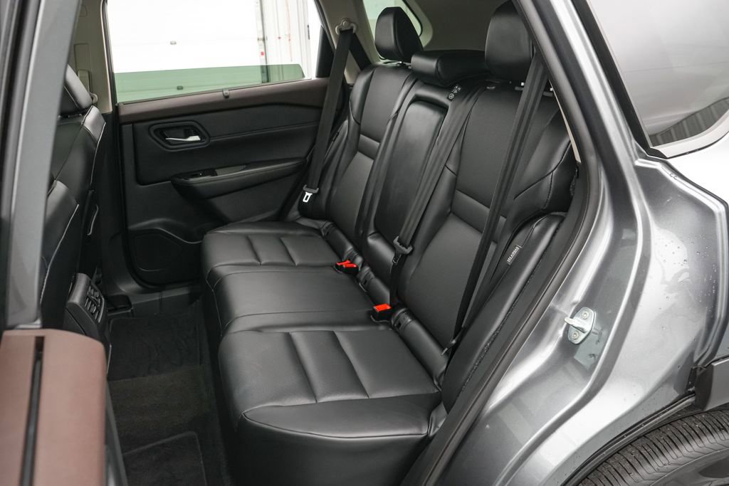 Used 2023 Nissan Rogue SV w/ SV Premium B Package AWD/4WD image 18