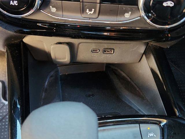 Used 2025 Chevrolet Trax RS w/ Sunroof Package FWD image 31
