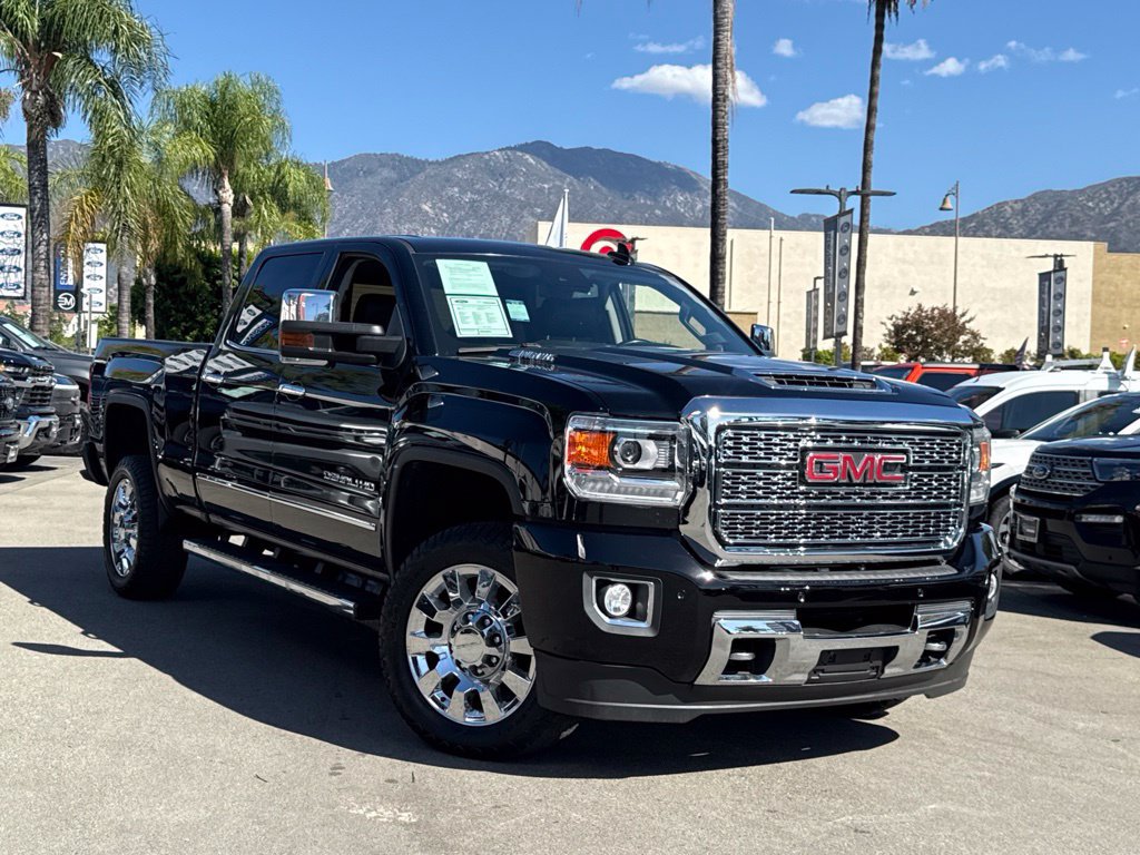 Used 2018 GMC Sierra 2500 Denali w/ Duramax Plus Package AWD/4WD image 3