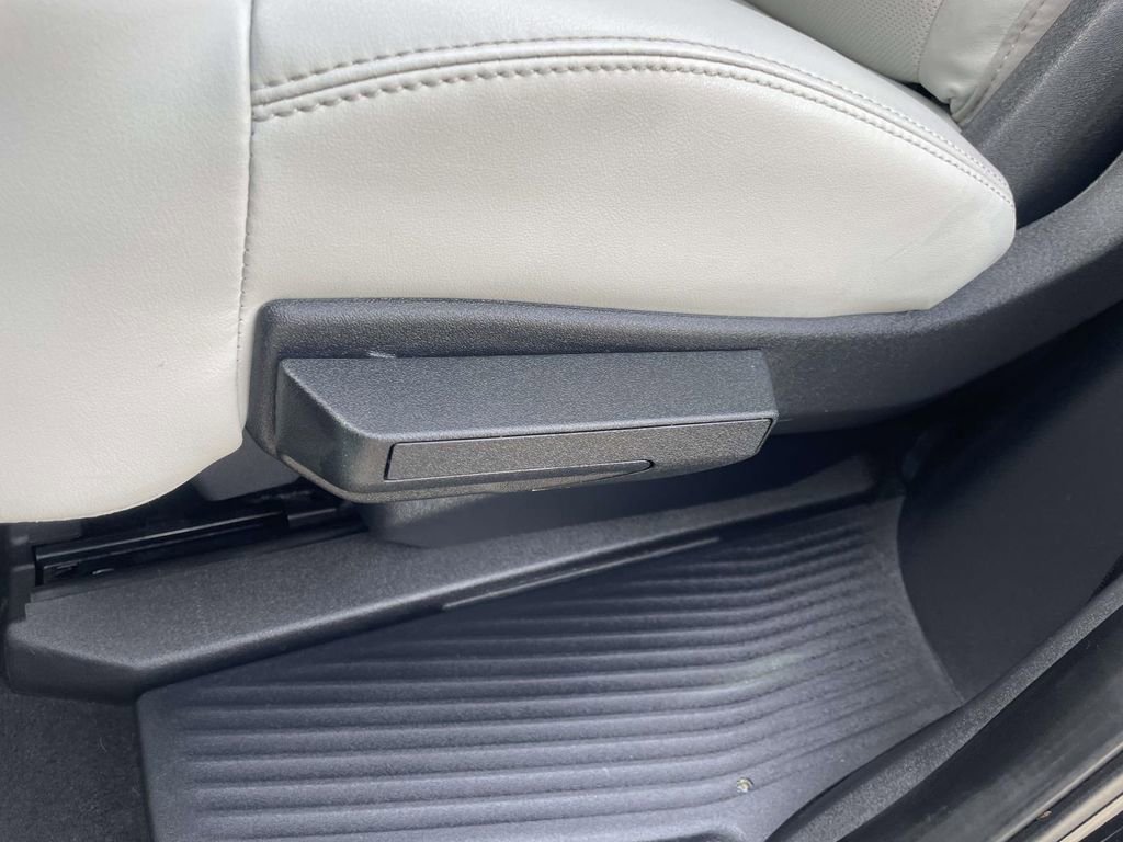 Certified 2025 Ford Expedition Platinum image 26