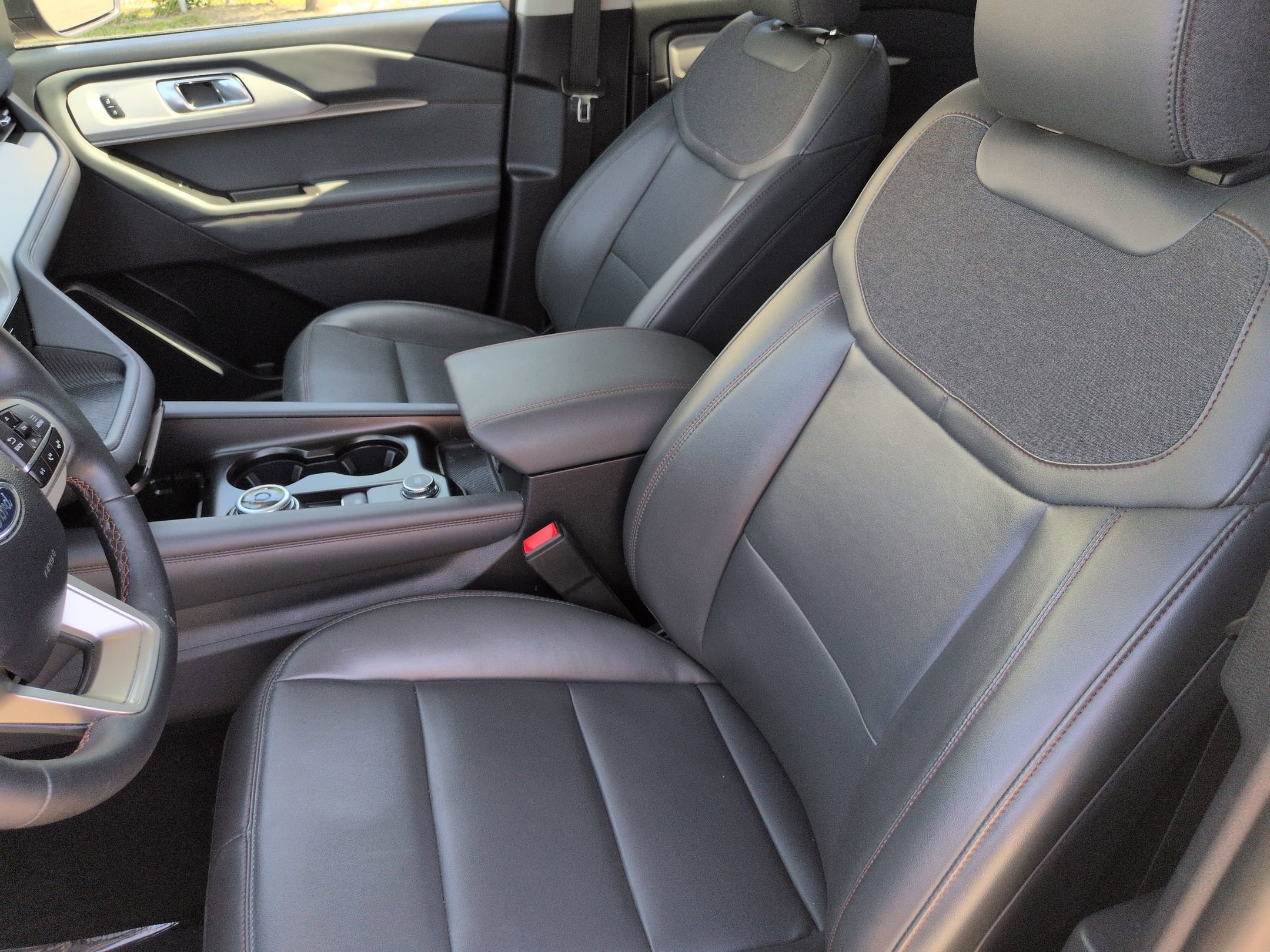 Certified 2025 Ford Explorer Active w/ Active Comfort Package RWD image 16