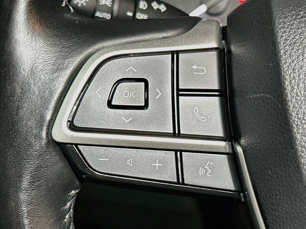 Used 2023 Toyota Highlander XLE AWD/4WD image 35