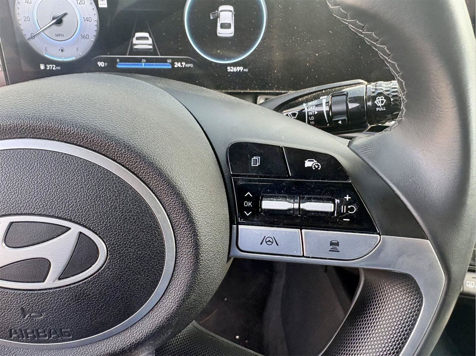Used 2025 Hyundai Elantra SEL FWD image 17