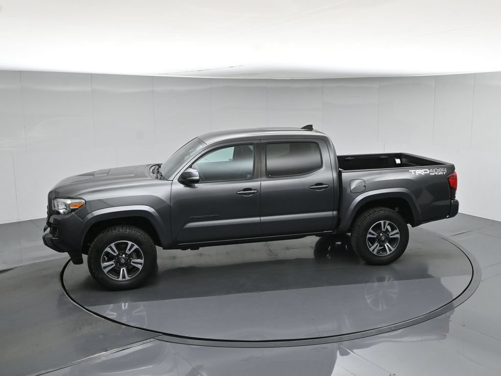 Used 2019 Toyota Tacoma TRD Sport AWD/4WD image 44