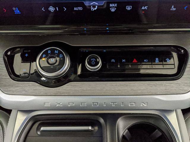 Certified 2025 Ford Expedition Platinum w/ Driver's Package AWD/4WD image 9