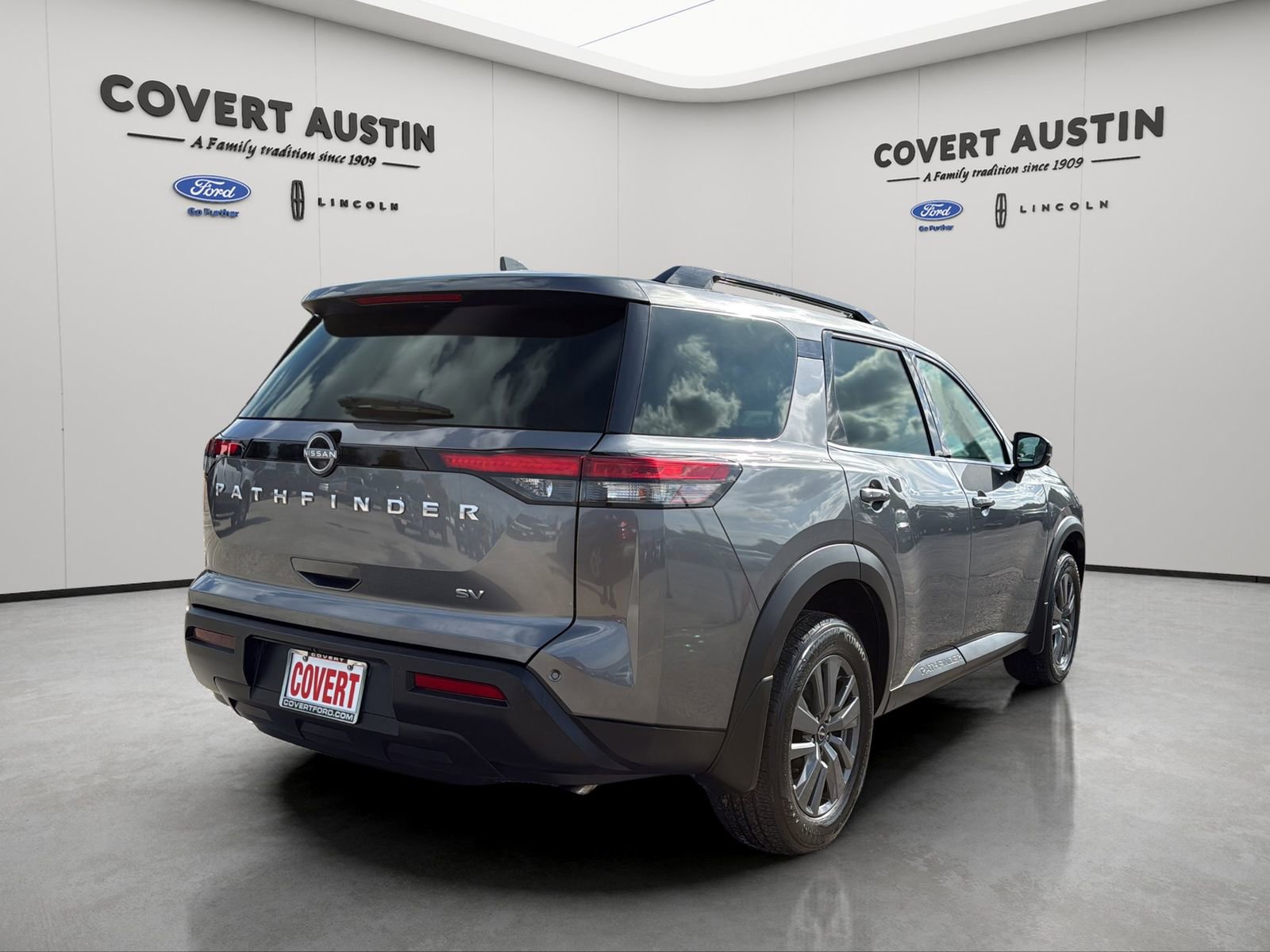 Used 2024 Nissan Pathfinder SV FWD image 5