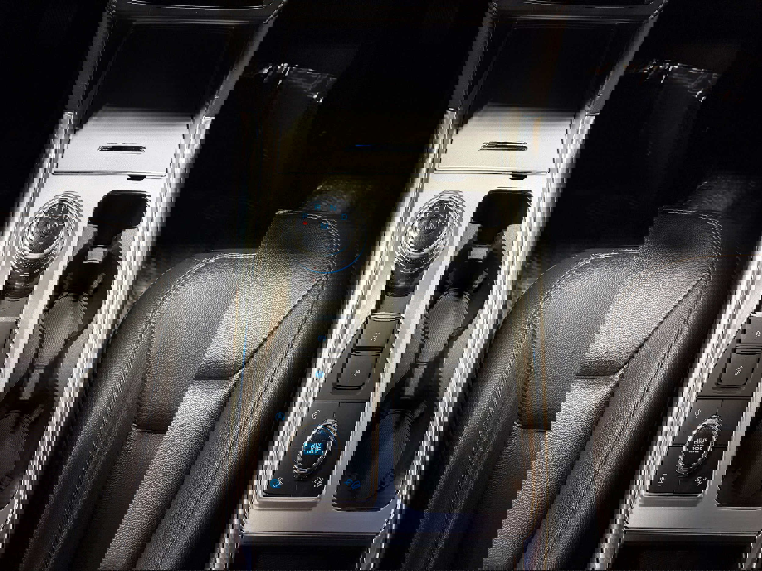 Certified 2020 Ford Explorer XLT w/ Equipment Group 202A image 28