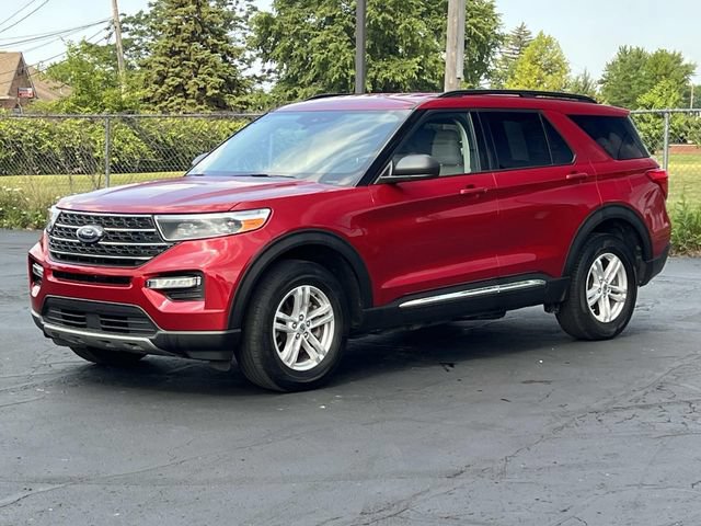 Certified 2024 Ford Explorer XLT w/ Equipment Group 202A AWD/4WD image 1