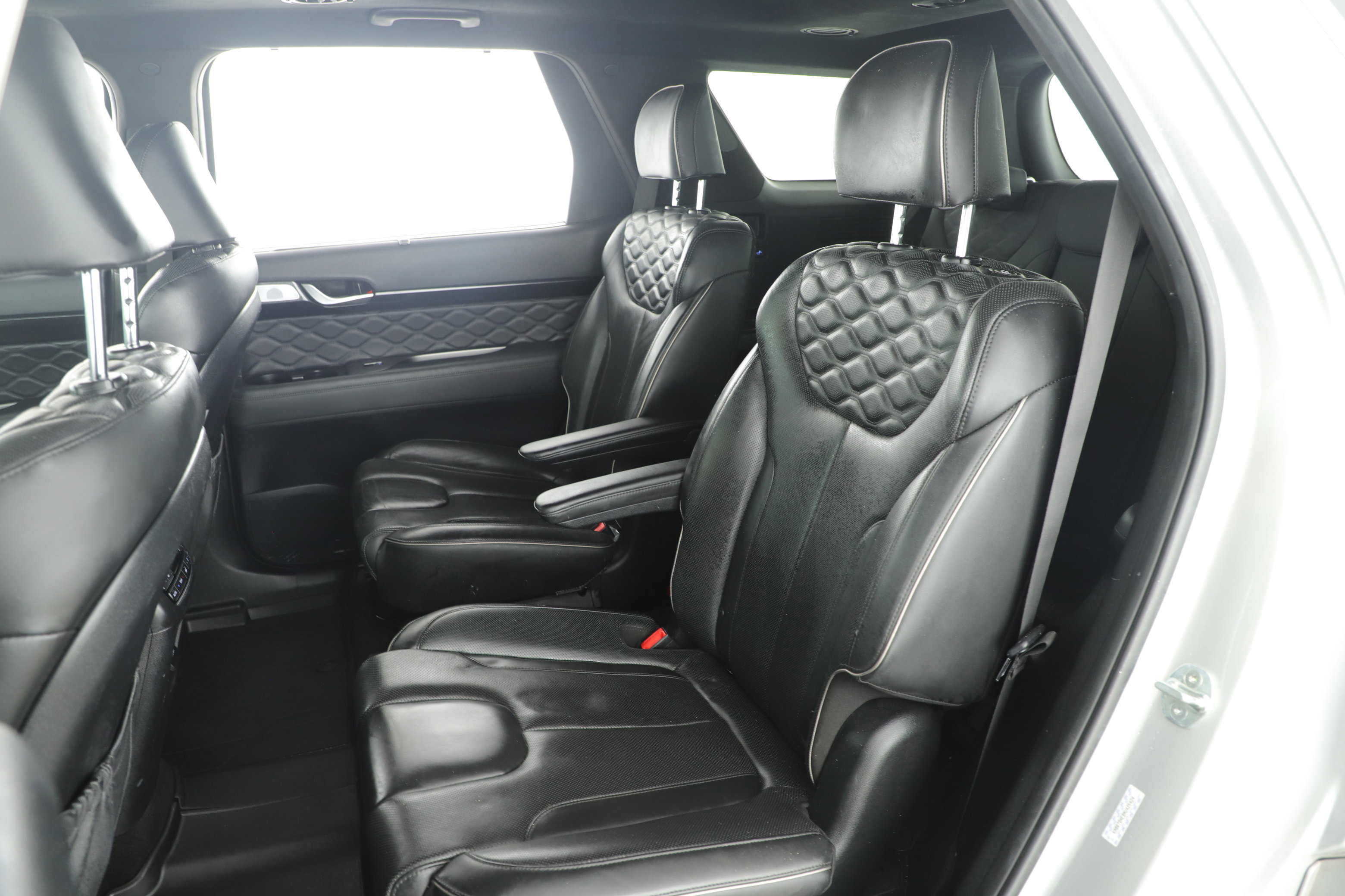 Used 2022 Hyundai Palisade Calligraphy w/ Winter Package image 21