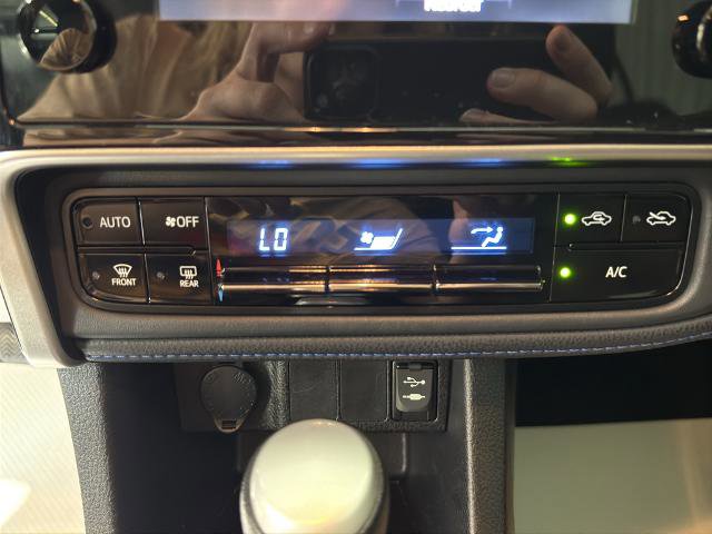 Used 2018 Toyota Corolla SE FWD image 5