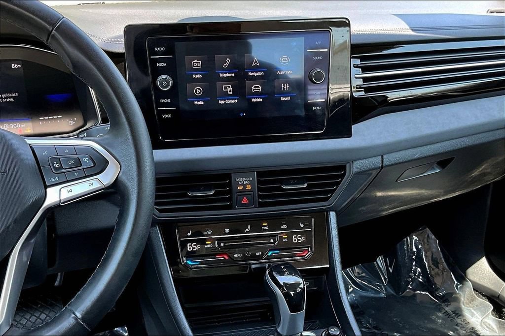 Used 2025 Volkswagen Jetta SE FWD image 11