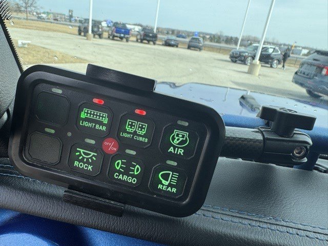 Used 2018 Jeep Wrangler Unlimited Sahara image 13