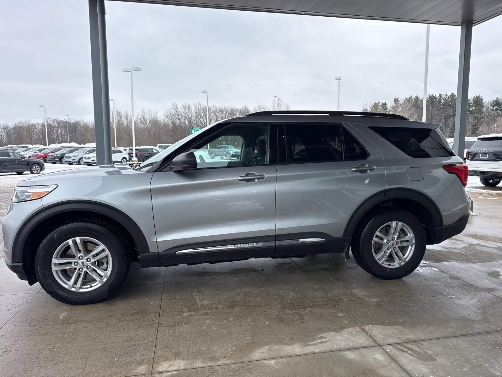 Certified 2023 Ford Explorer XLT w/ Class IV Trailer Tow Package image 7