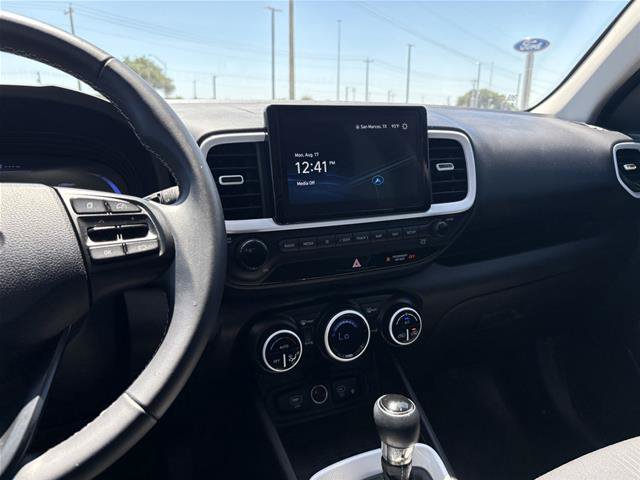 Used 2024 Hyundai Venue Limited FWD image 13