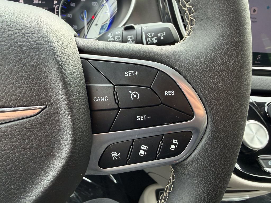 Used 2024 Chrysler Pacifica Touring-L image 35