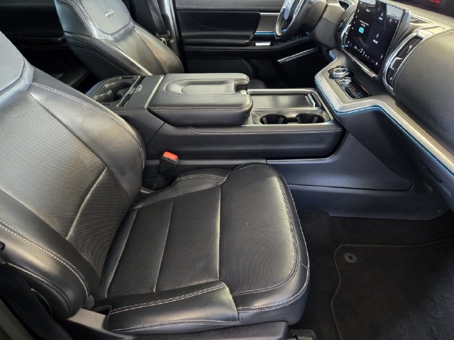 Certified 2025 Ford Expedition Platinum AWD/4WD image 17