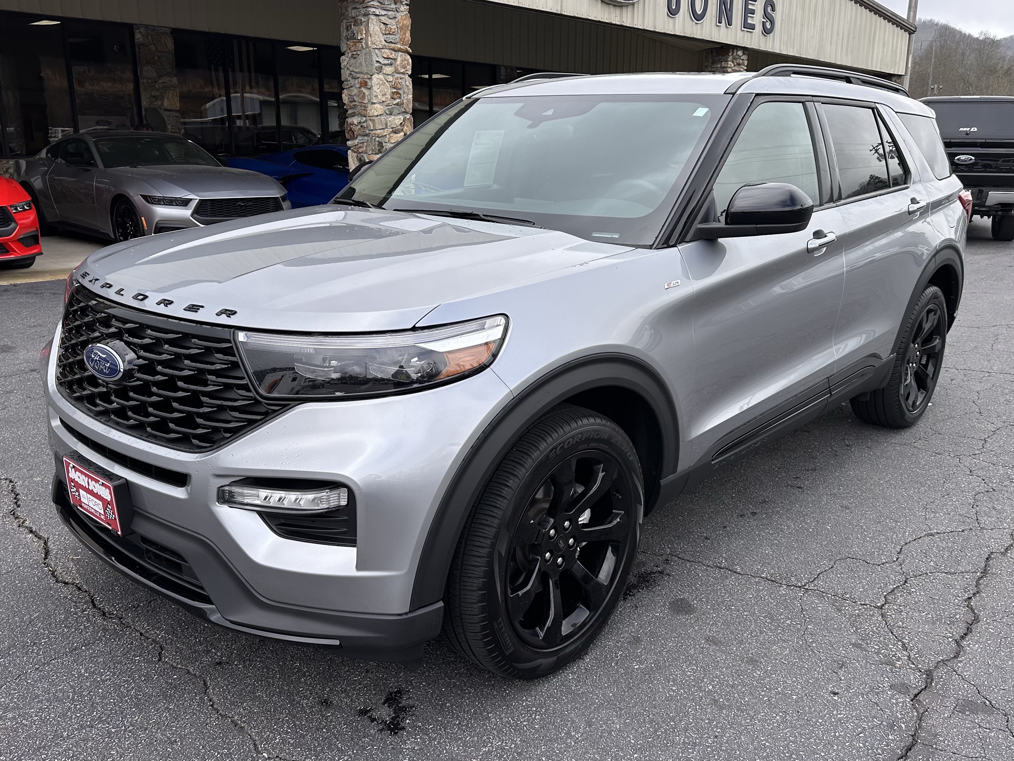 Certified 2023 Ford Explorer ST-Line w/ Class IV Trailer Tow Package AWD/4WD image 2