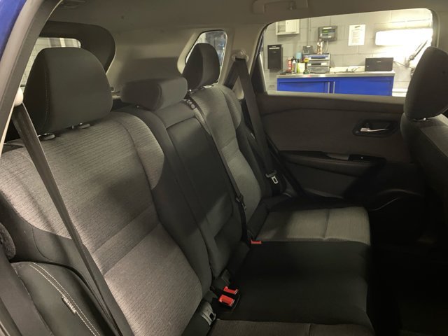 Used 2022 Nissan Rogue SV AWD/4WD image 18