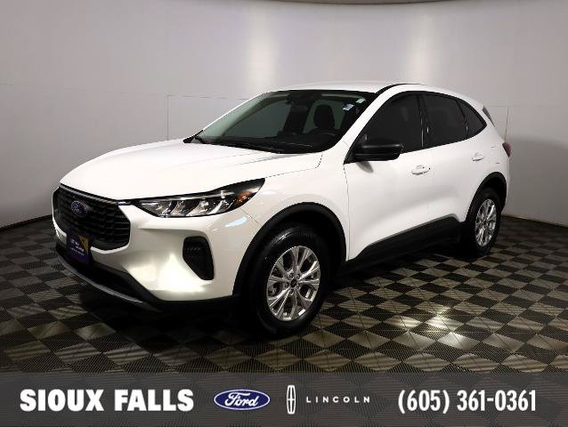 Certified 2025 Ford Escape Active w/ Cold Weather Package AWD/4WD image 1