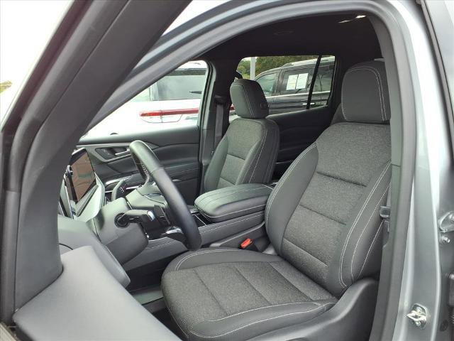 Used 2025 Chevrolet Traverse LT image 5