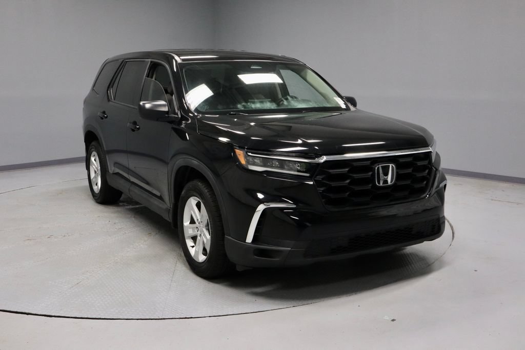 Used 2023 Honda Pilot LX image 1