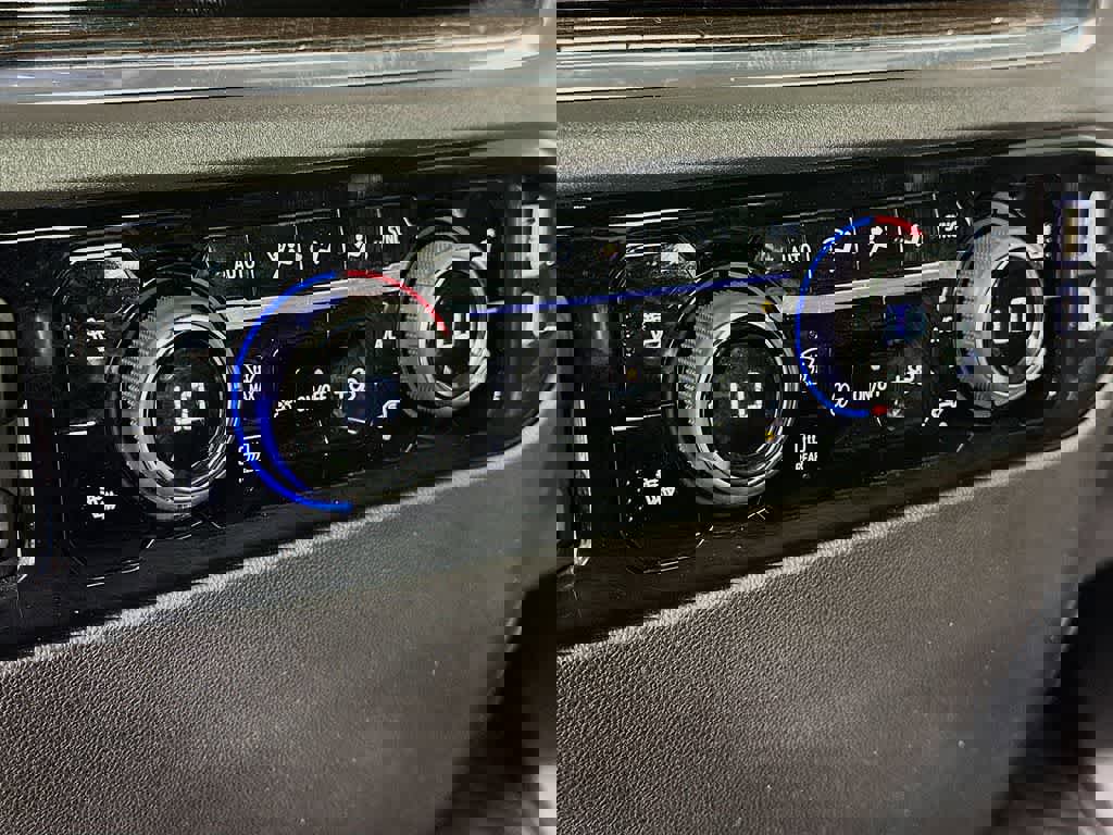 Used 2025 Chevrolet Silverado 1500 LT image 17