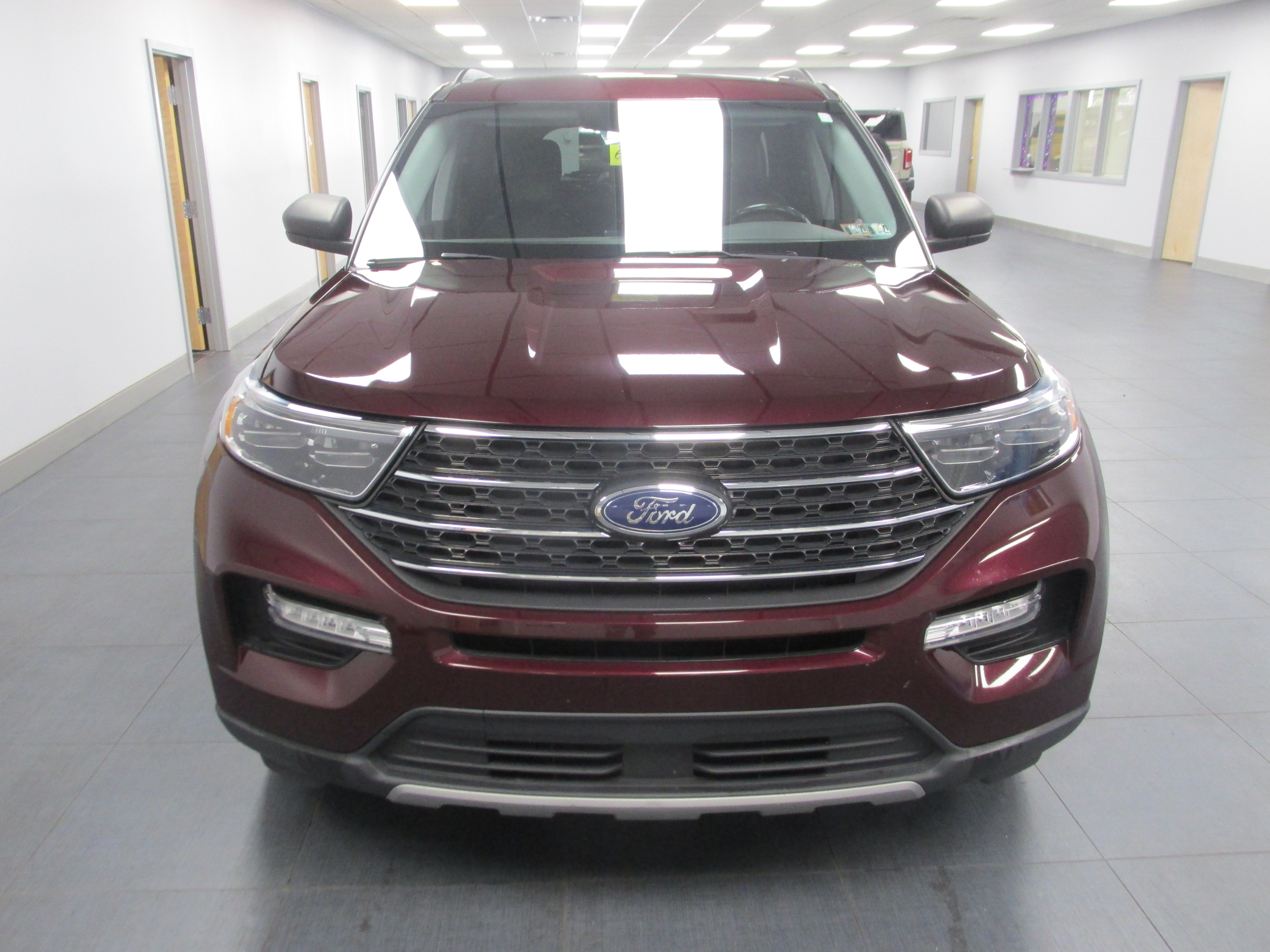 Certified 2022 Ford Explorer XLT w/ Equipment Group 202A AWD/4WD image 2