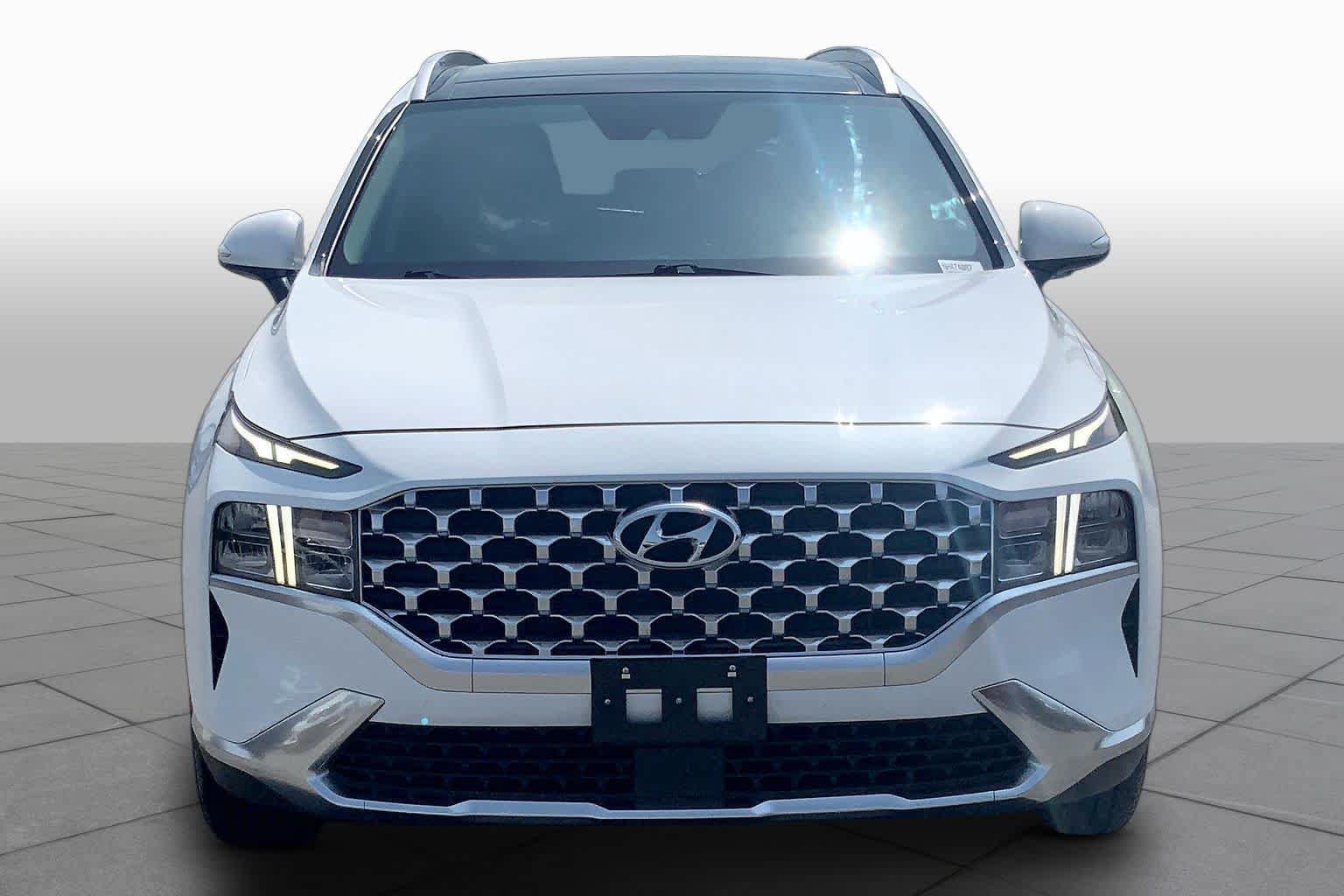 Used 2022 Hyundai Santa Fe SEL w/ Convenience + Premium Package FWD image 4