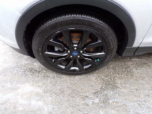 Certified 2018 Ford Escape SE w/ SE Sport Appearance Package image 9