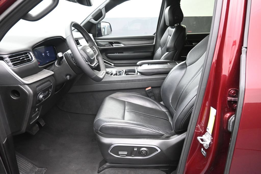 Used 2024 Jeep Wagoneer L Series II w/ Flexible Seating Group RWD image 21