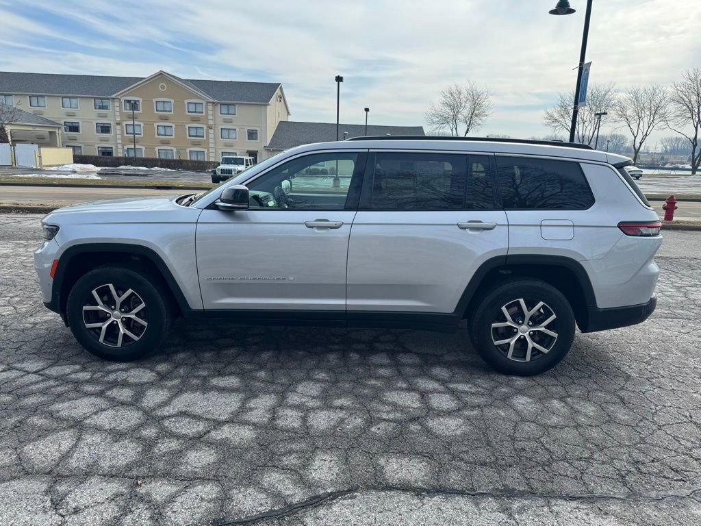 Used 2024 Jeep Grand Cherokee L Limited w/ Luxury Tech Group II image 14