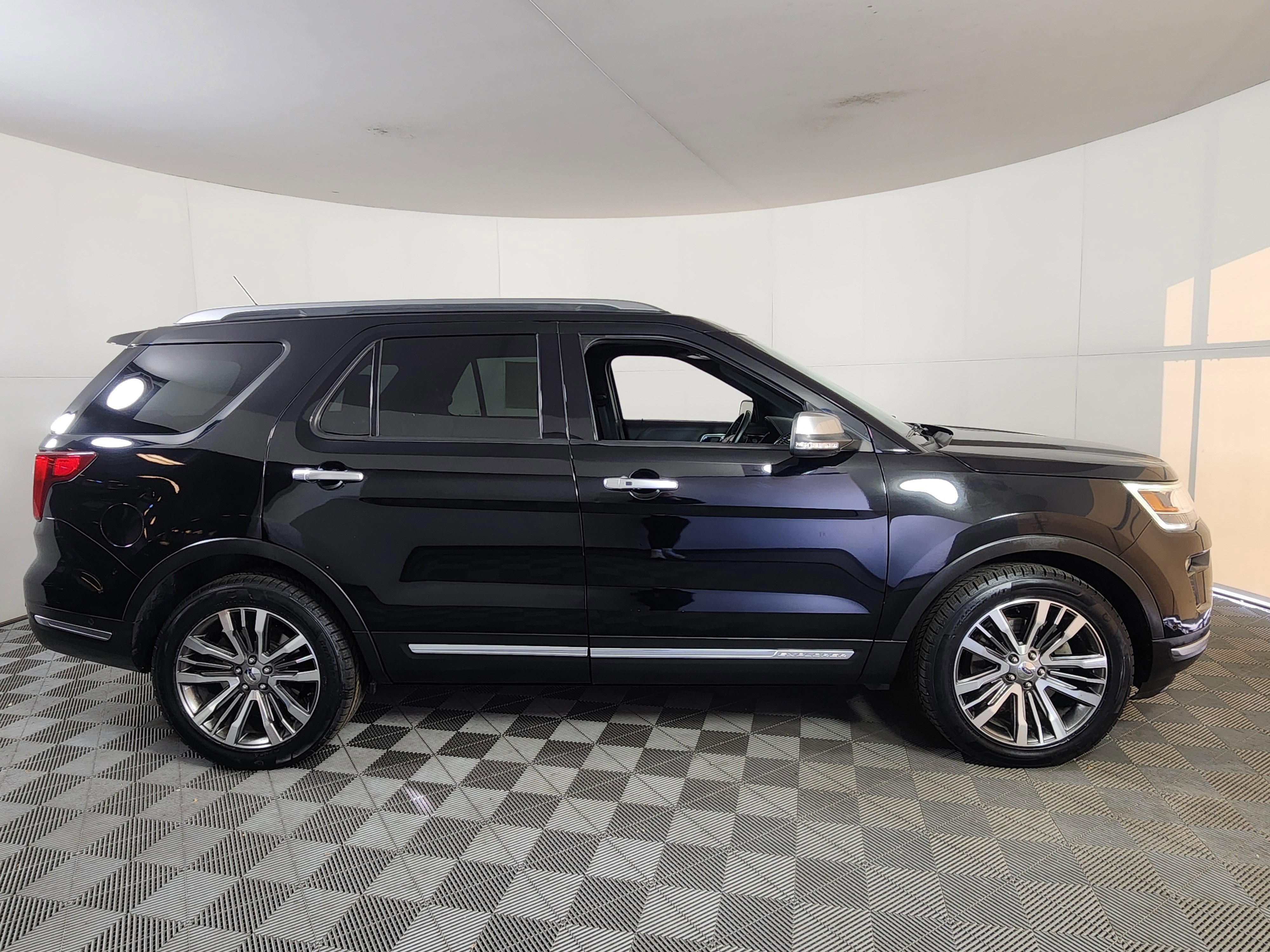 Certified 2018 Ford Explorer Platinum image 6