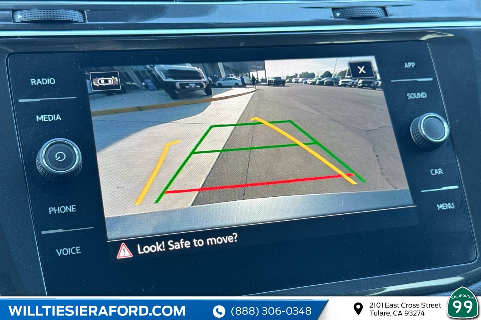 Used 2024 Volkswagen Tiguan SE image 23