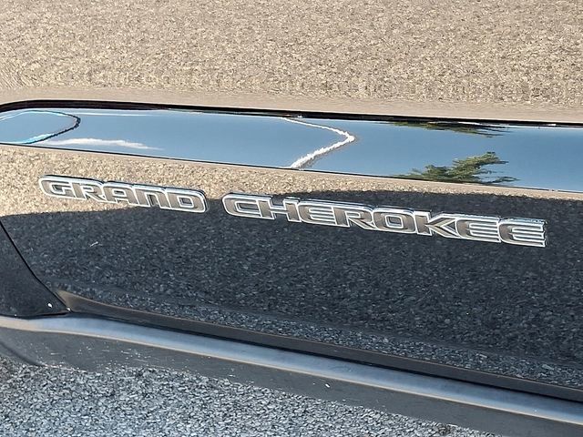 Used 2018 Jeep Grand Cherokee Limited image 32