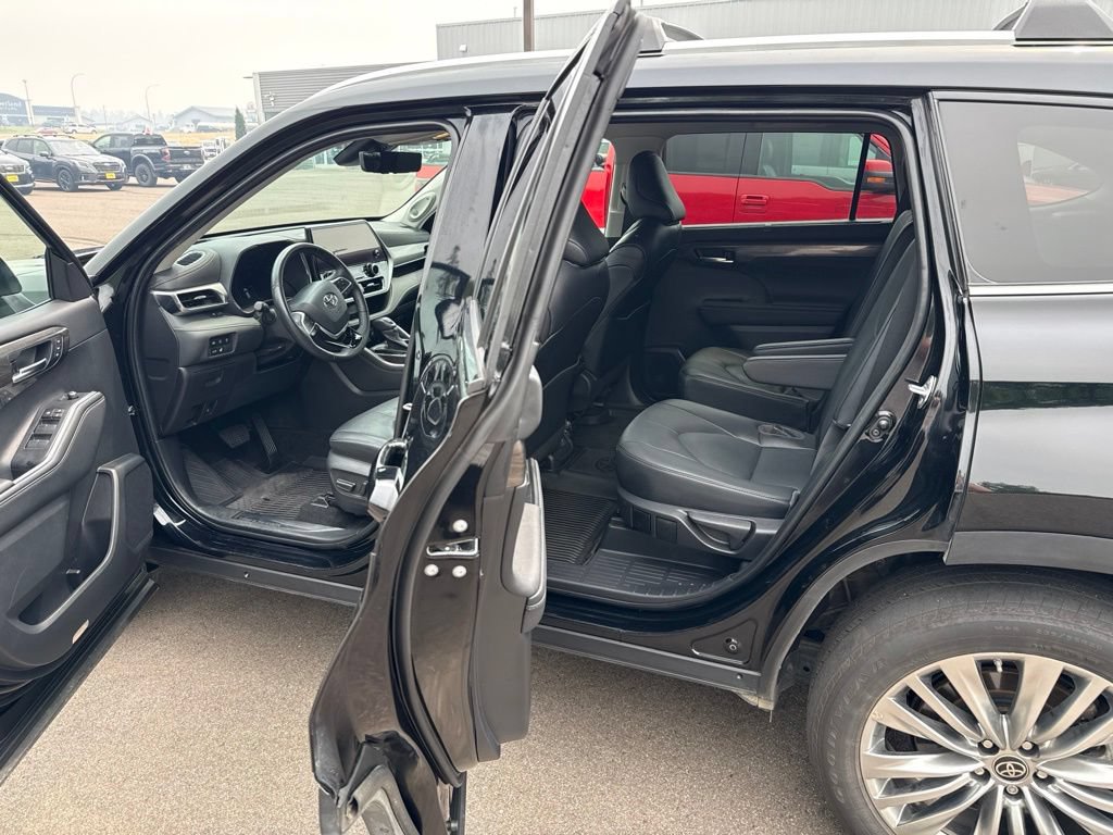 Used 2023 Toyota Highlander Platinum AWD/4WD image 7