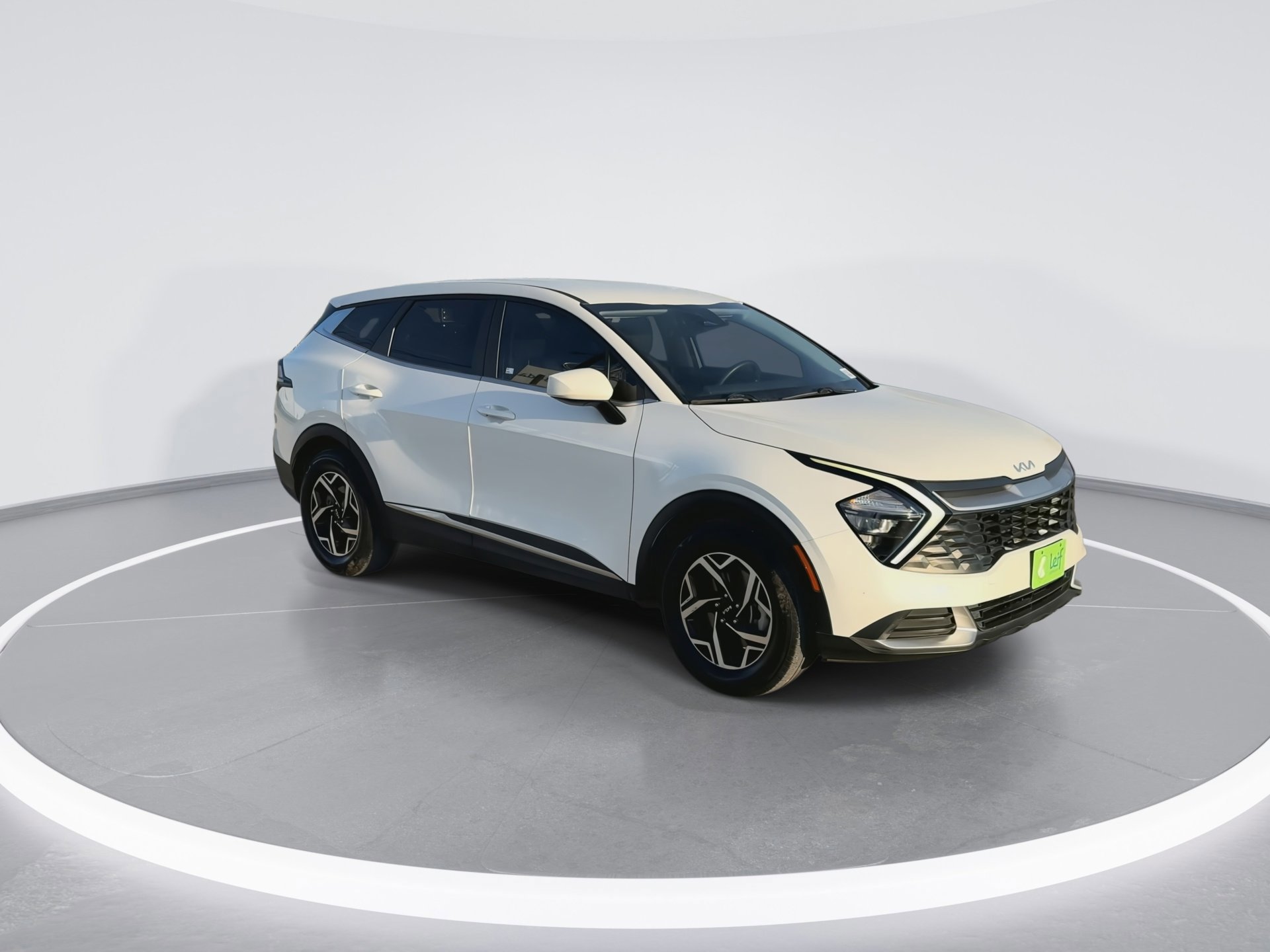 Used 2023 Kia Sportage LX image 2