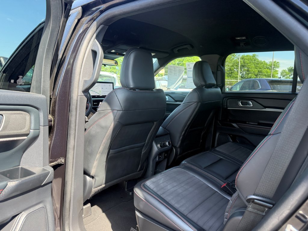 Certified 2025 Ford Explorer ST-Line w/ ST-Line Street Pack AWD/4WD image 17