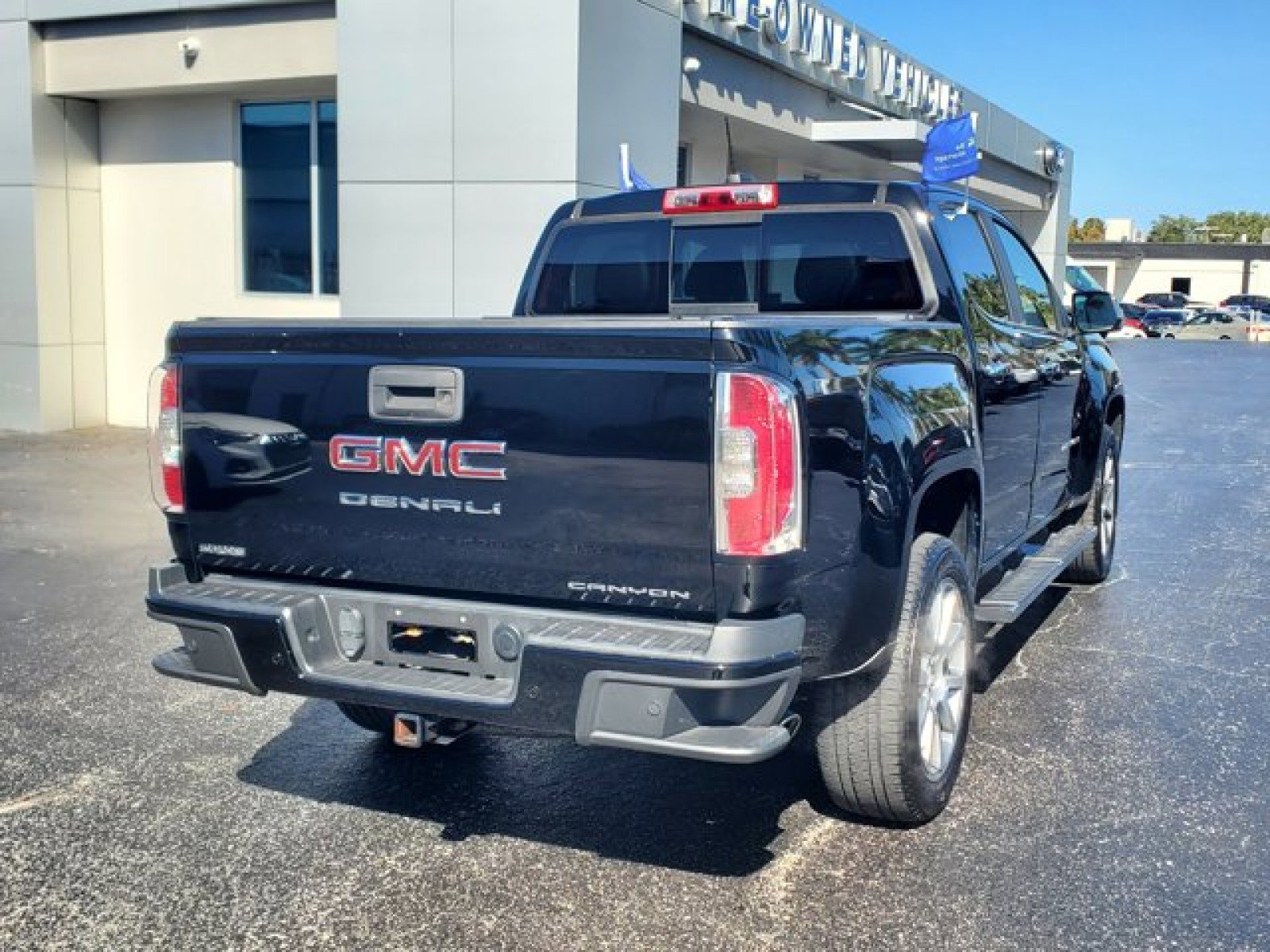 Used 2021 GMC Canyon Denali image 4