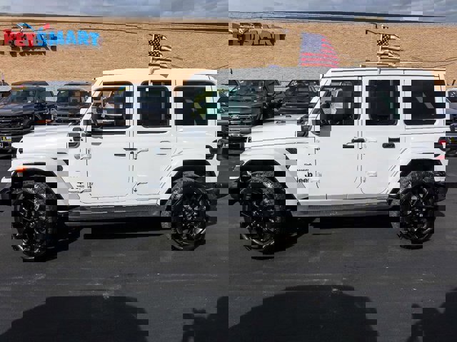 Used 2021 Jeep Wrangler Unlimited Sahara w/ Cold Weather Group image 3