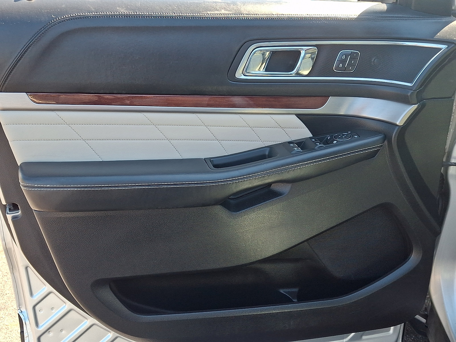 Certified 2018 Ford Explorer Platinum AWD/4WD image 15