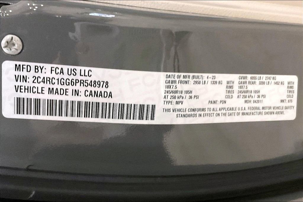 Used 2023 Chrysler Pacifica Limited image 31