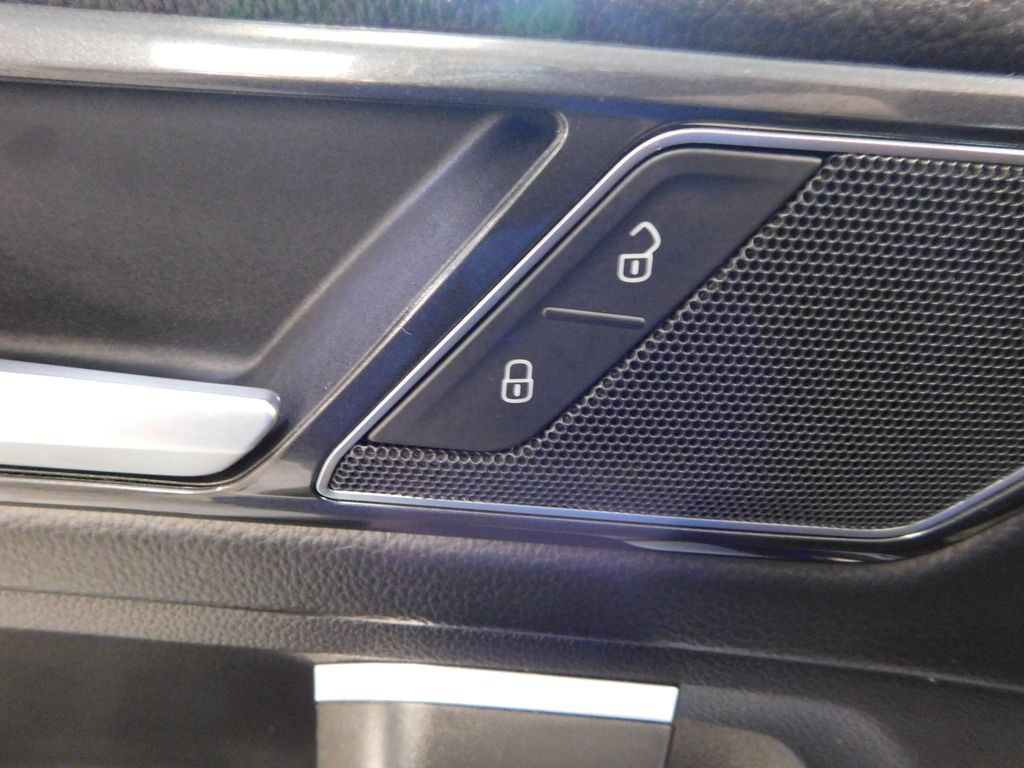 Used 2022 Volkswagen Tiguan SEL R-Line AWD/4WD image 15