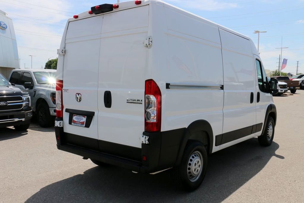 Used 2024 RAM ProMaster 2500 w/ Convenience Group FWD image 4