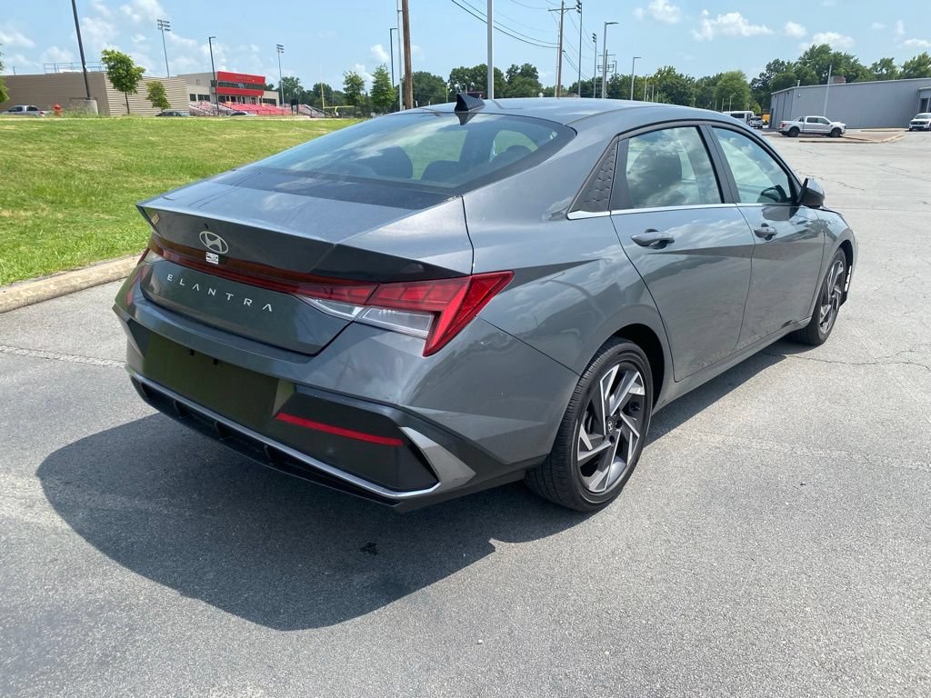 Used 2025 Hyundai Elantra SEL FWD image 7