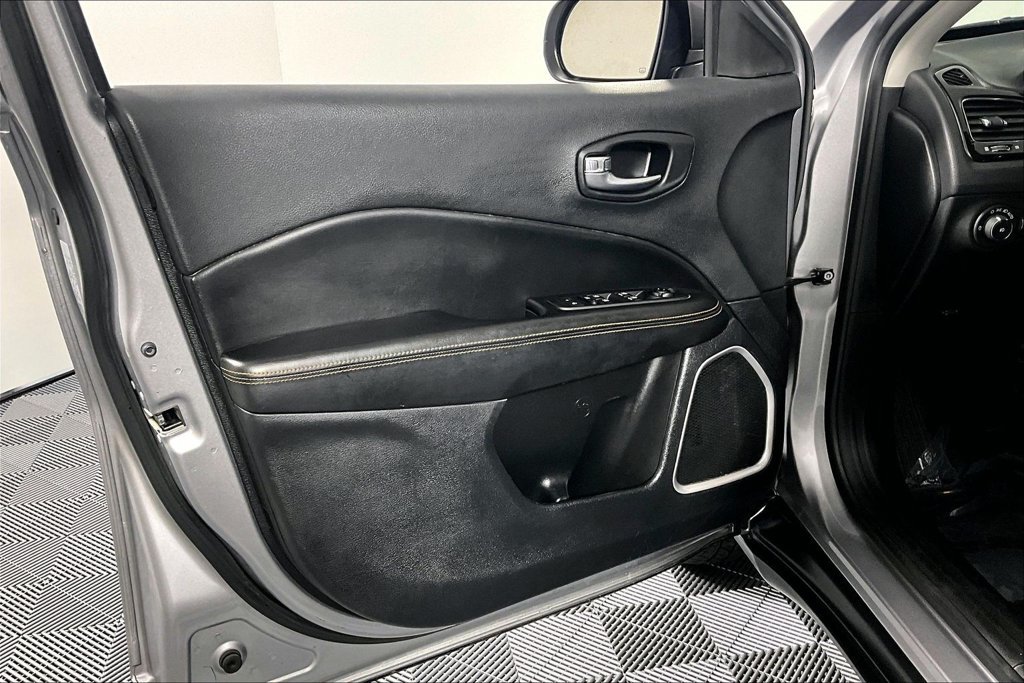 Used 2019 Jeep Compass Limited FWD image 22