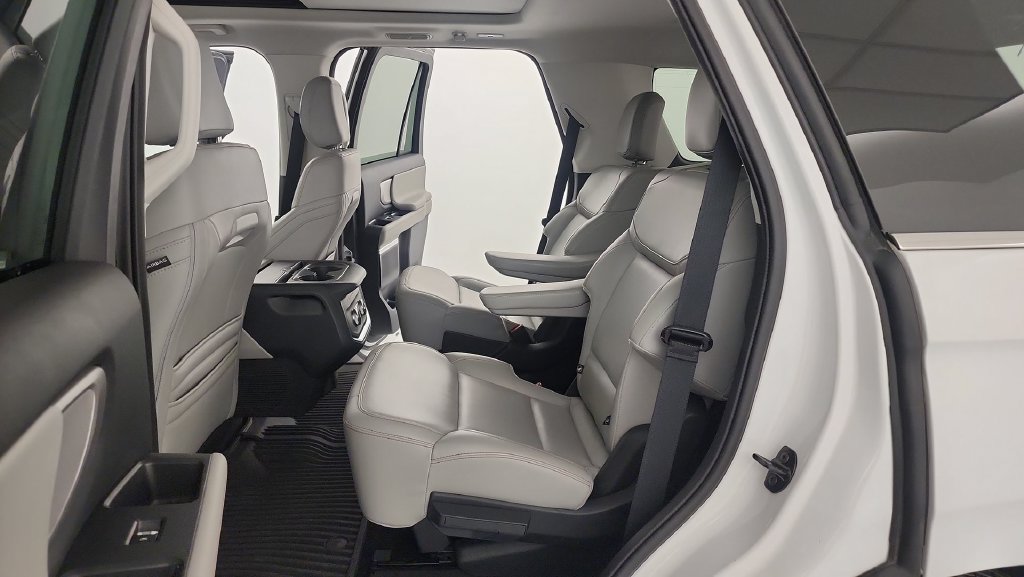 Certified 2025 Ford Expedition Active AWD/4WD image 17